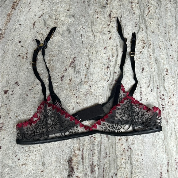 Victoria Secret love lace garter belt - Picture 2 of 4